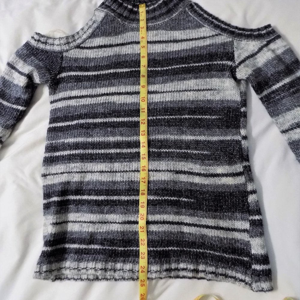 ii Sisters cold shoulder striped sweater - Picture 6 of 7